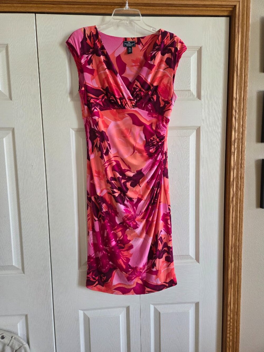 American Living Women's Size 10 Red Pink Oranage V- Neck Sheath Knee Dress